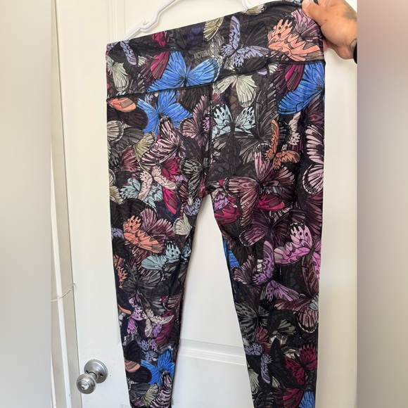 Women's Multicolor Butterfly Print Leggings - Picture 4 of 4